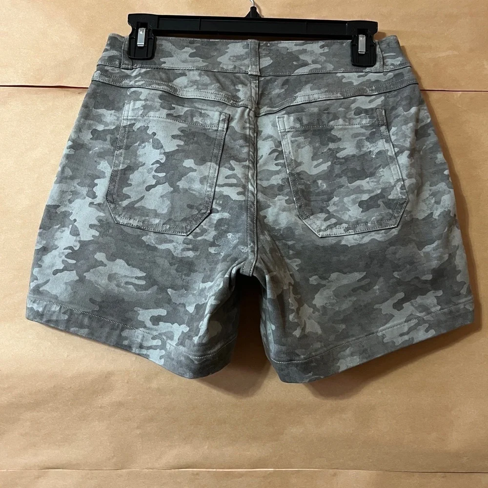 Spanx | NWT Stretch Twill Shorts Stone Wash Camo Pull-On Shaping Short Size S